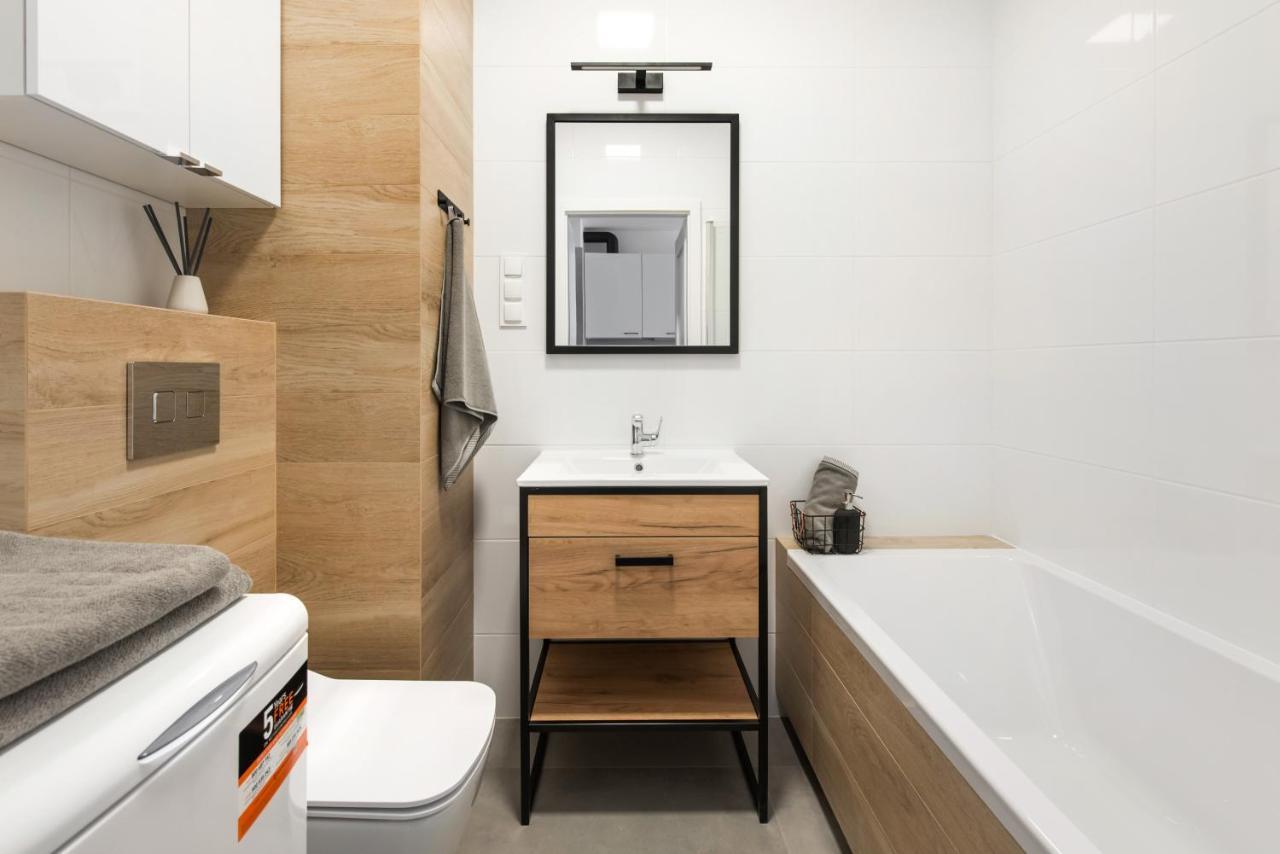 Superapart Stalowa 39 Modern Unit With Kitchen & Wifi Варшава Екстериор снимка