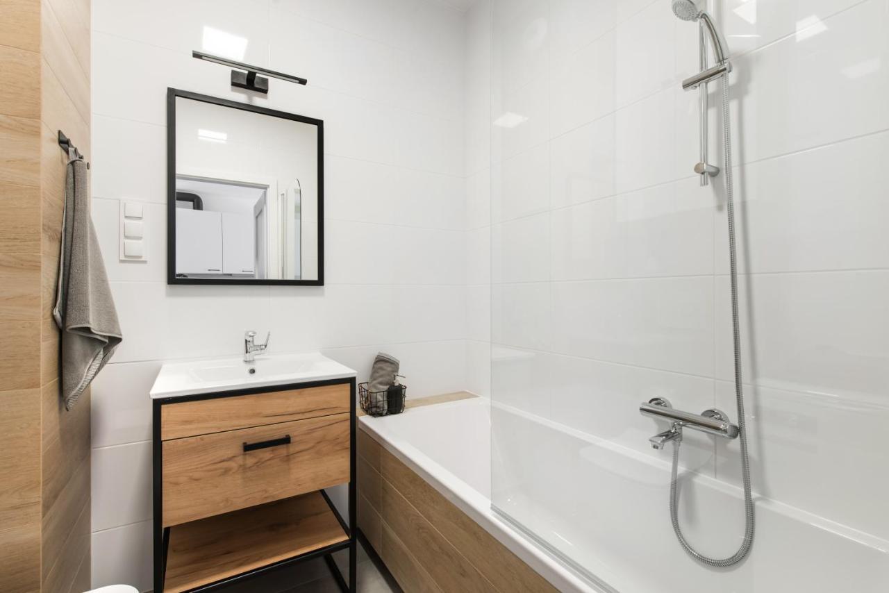 Superapart Stalowa 39 Modern Unit With Kitchen & Wifi Варшава Екстериор снимка